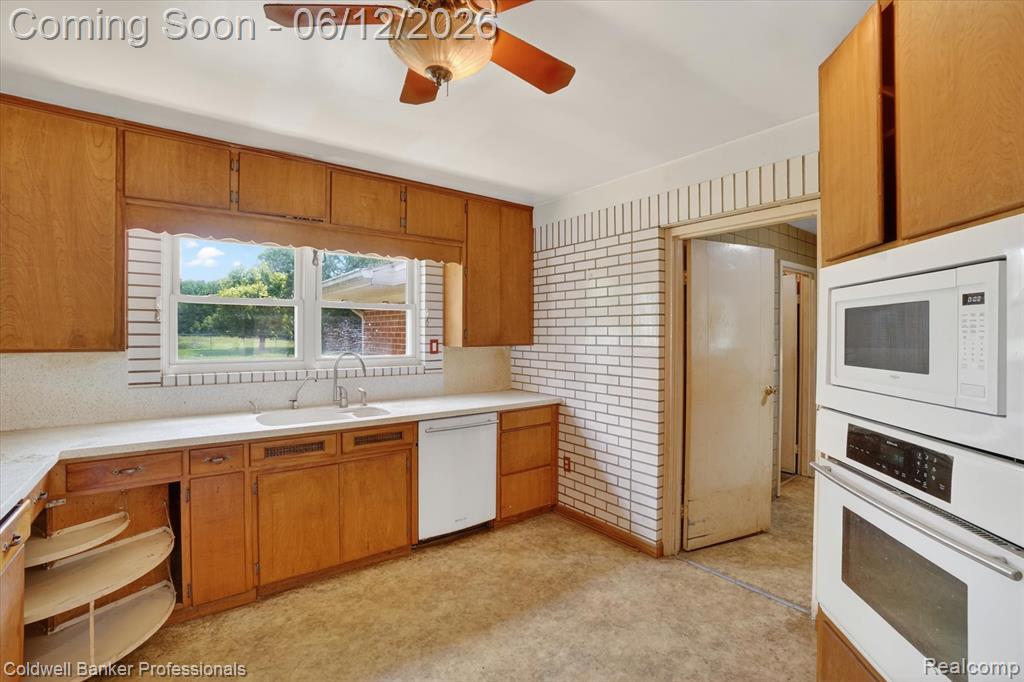 8245 Fenton Road, Grand Blanc, MI 48439 — Photo 11