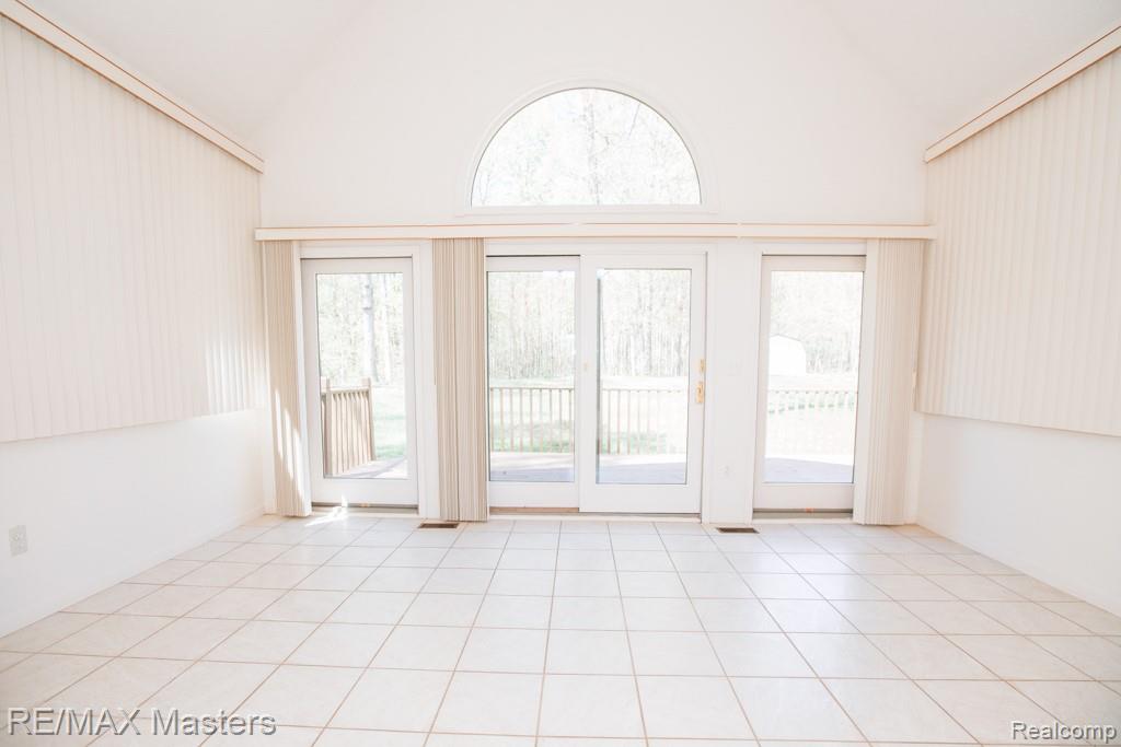 27178 John Drive, New Boston, MI 48164 — Photo 17
