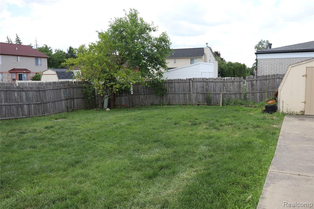 39552 Forbes Drive, Sterling Heights, MI 48310 — Photo 40