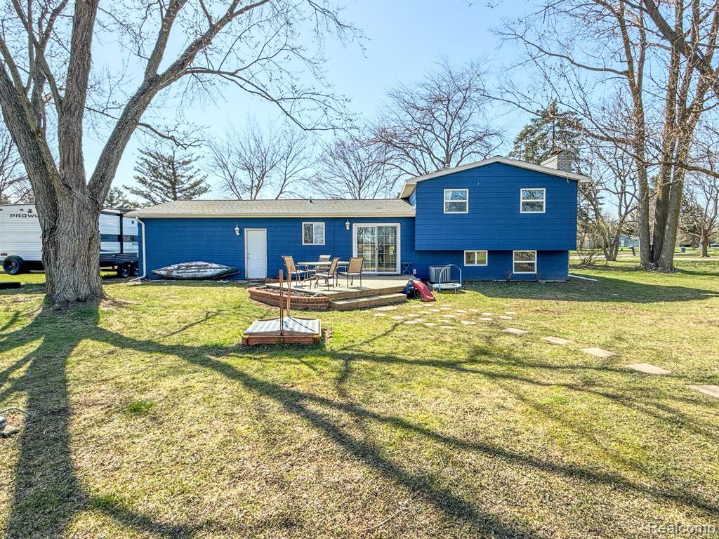 5505 FLORIA Drive, Swartz Creek, MI 48473 — Photo 2