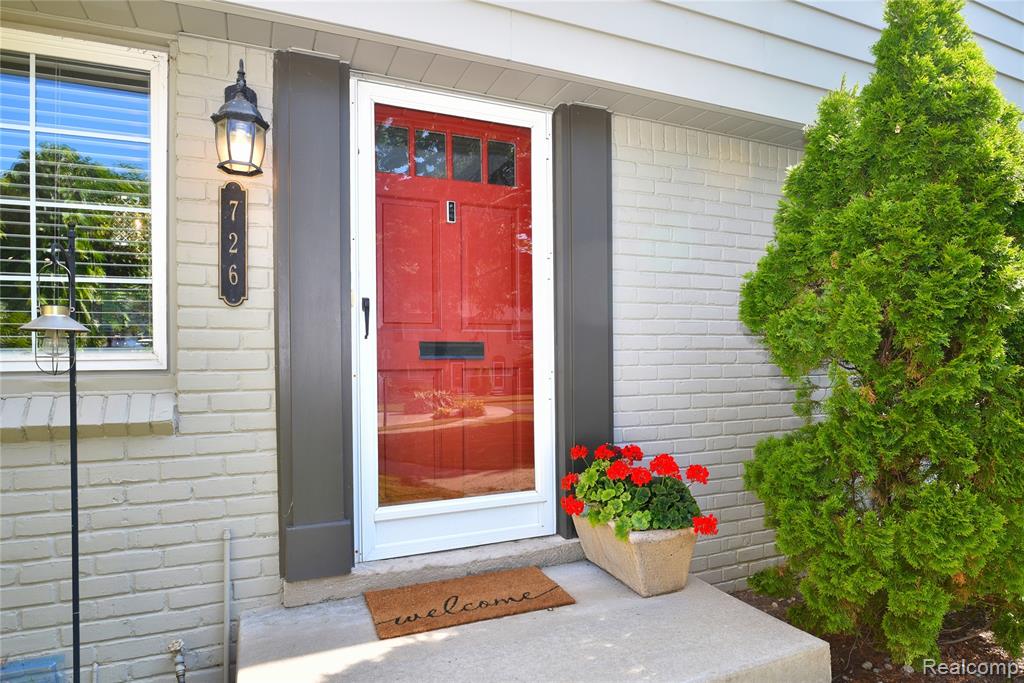 726 Graefield Court, Birmingham, MI 48009 — Photo 2