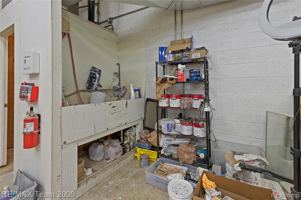17170 BURGESS, Detroit, MI 48219 — Photo 13