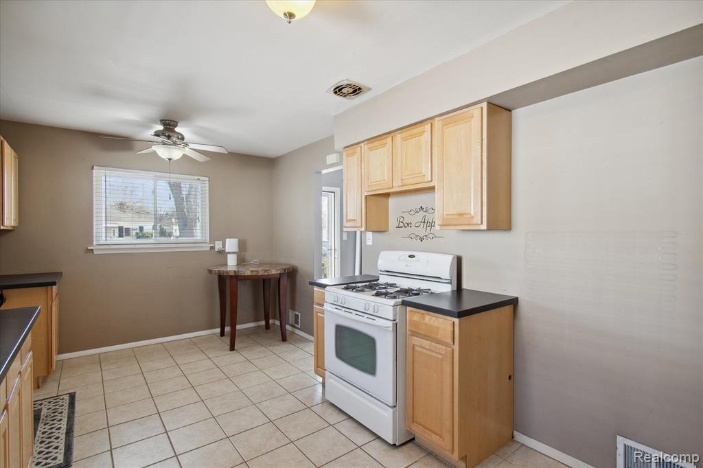 6491 N WAVERLY Street, Dearborn Heights, MI 48127 — Photo 15