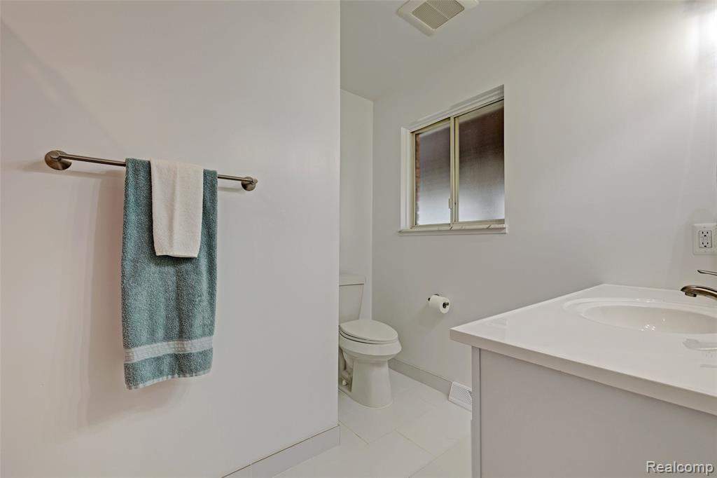 5936 Warbler Drive, Clarkston, MI — Photo 30