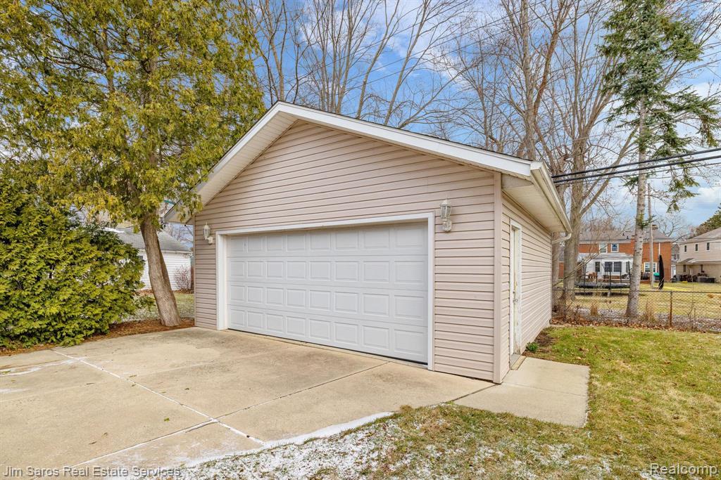 1210 Fairholme Road, Grosse Pointe Woods, MI 48236 — Photo 28