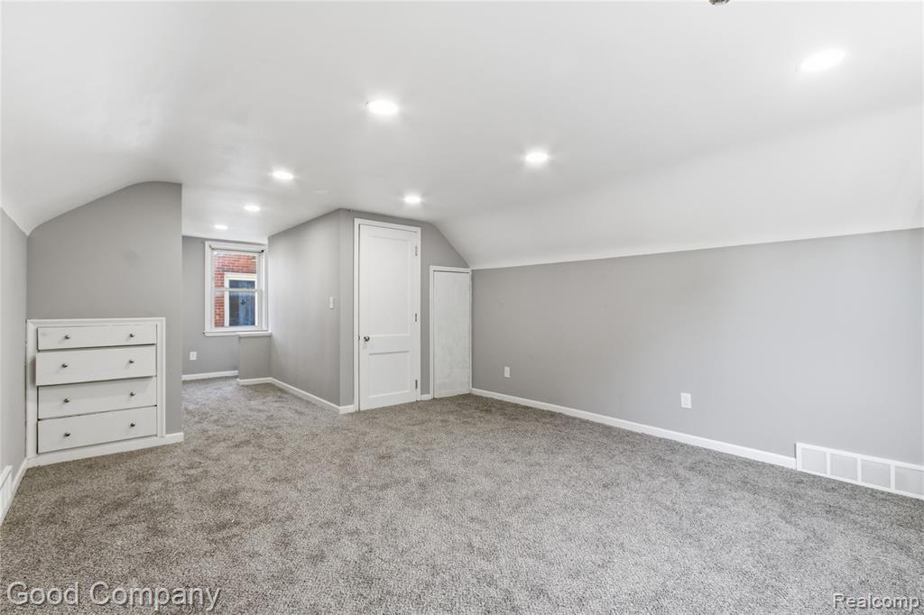 18246 Ashton Avenue, Detroit, MI 48219 — Photo 11