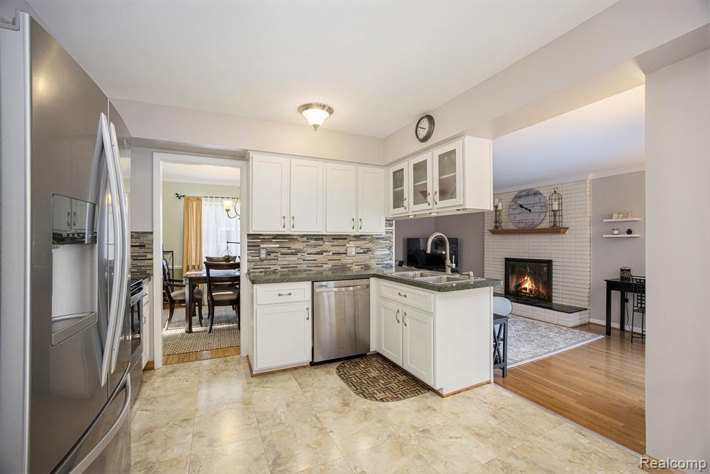 4151 Cambridge Crescent Drive, Troy, MI 48085 — Photo 9