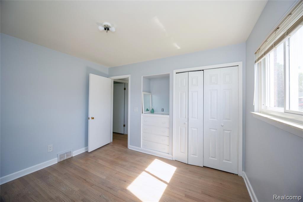 5646 Cambourne Street, Dearborn Heights, MI 48127 — Photo 28