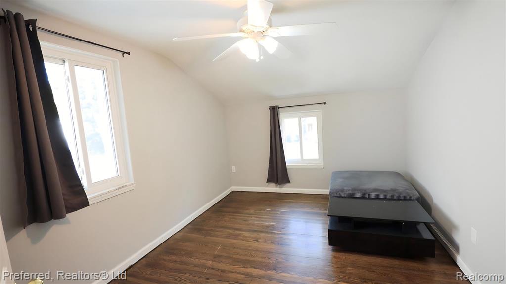 8483 Harding, Center Line, MI 48015 — Photo 18