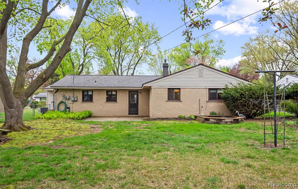 2475 Lafay Drive, West Bloomfield, MI 48324 — Photo 26
