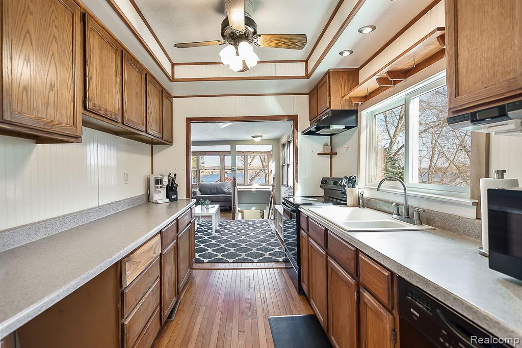 8128 Halfway Drive, Brighton, MI 48116 — Photo 12