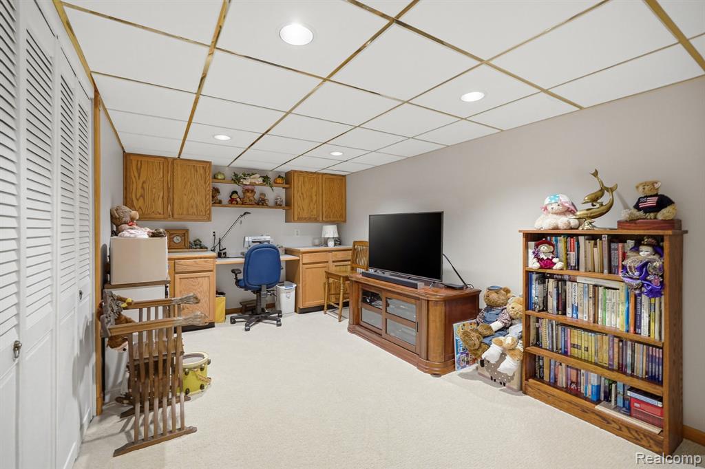 42626 Christina Drive, Sterling Heights, MI 48313 — Photo 47