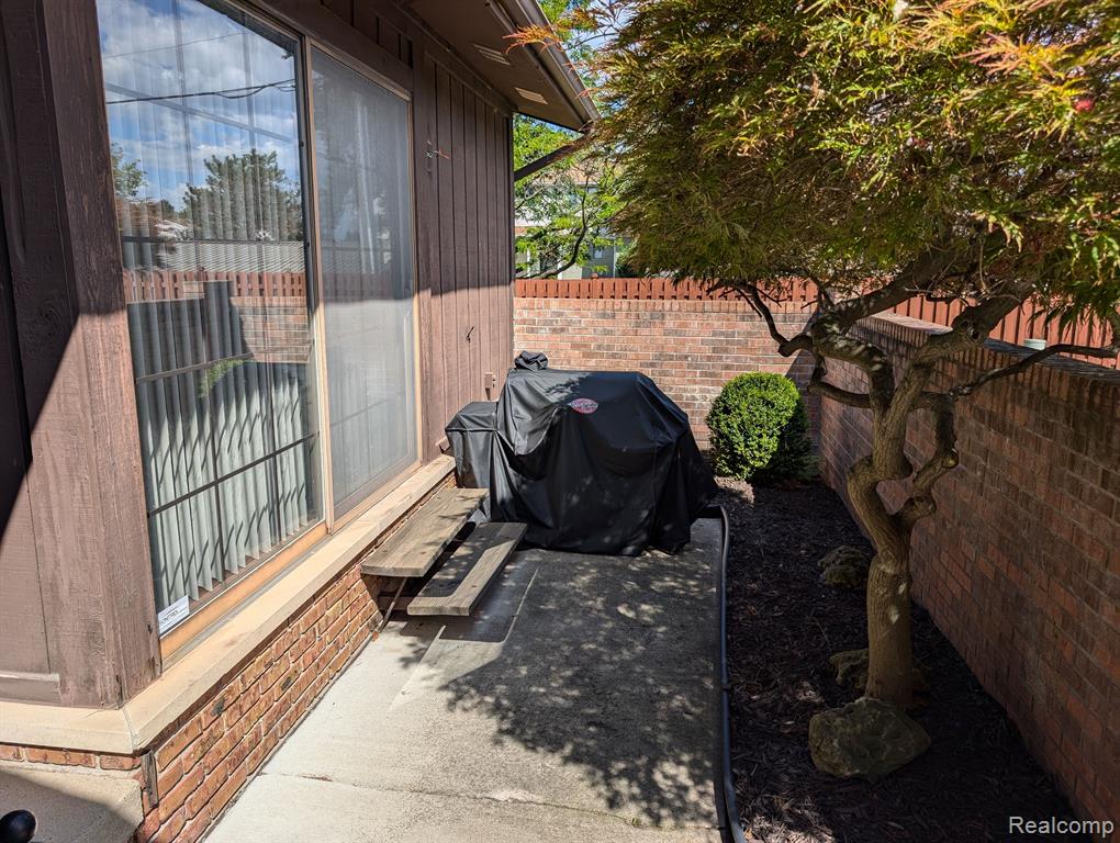 26752 SUMMERDALE Drive, Southfield, MI 48033 — Photo 2