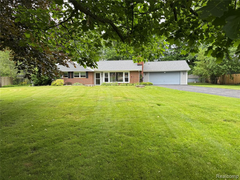 4403 Killarney Park Drive, Burton, MI 48529 — Photo 2
