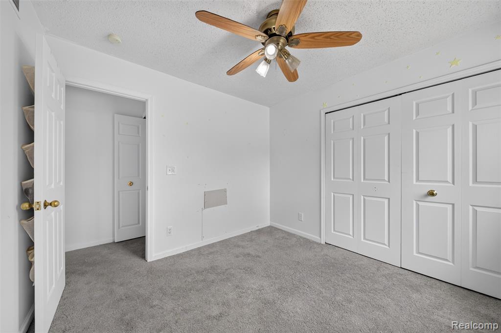20471 Hollywood Street, Harper Woods, MI 48225 — Photo 31