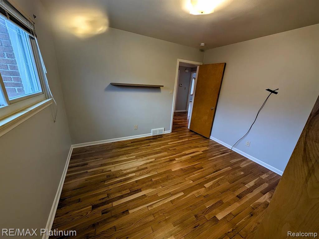 7725 Berwick Drive, Westland, MI — Photo 13
