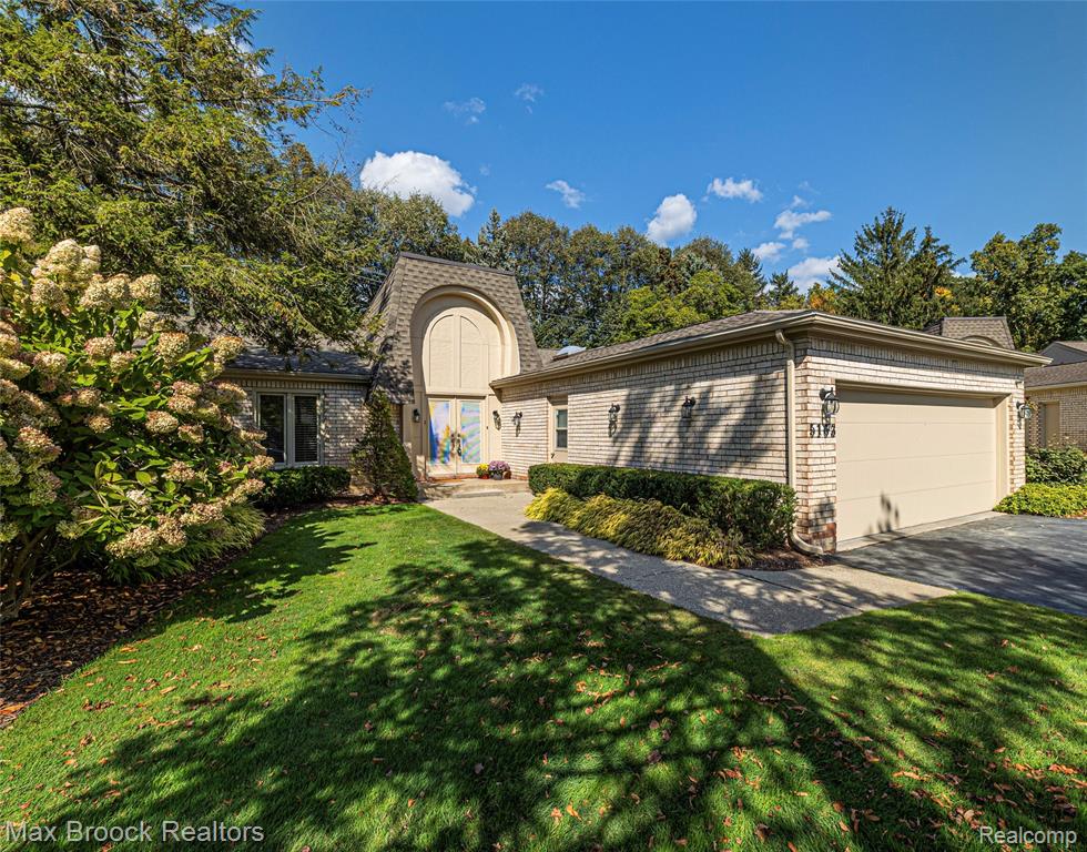 5163 Woodlands Drive, Bloomfield Hills, MI 48302 — Photo 2