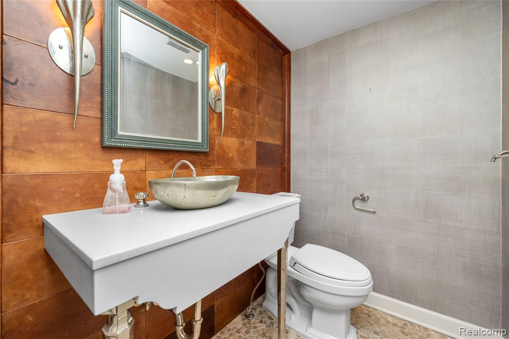 4695 Maura Lane, West Bloomfield, MI 48323 — Photo 21