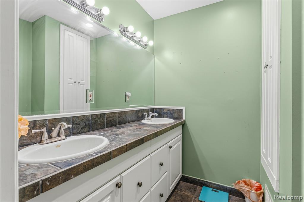 5710 Lake Grove Drive, White Lake, MI 48383 — Photo 11