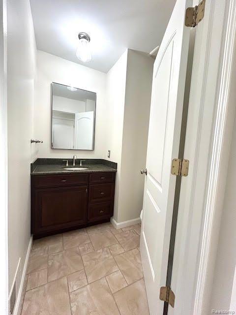 599 WILLARD Avenue, Rochester Hills, MI 48307 — Photo 23