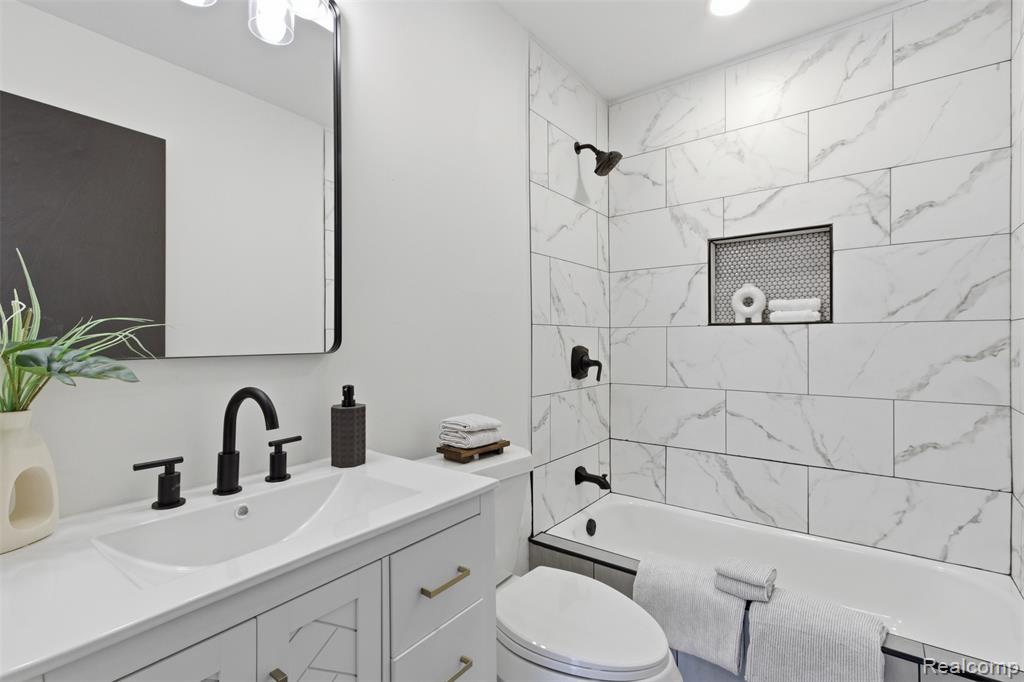 26066 Barrington Street, Madison Heights, MI 48071 — Photo 12
