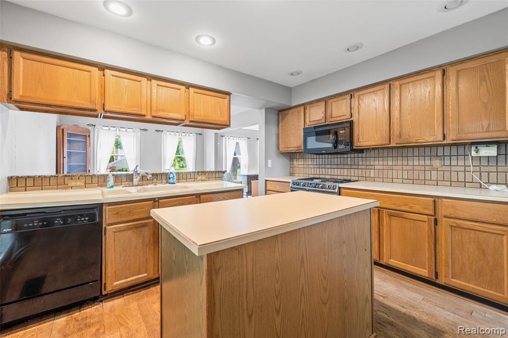 5138 Bayside Drive, Troy, MI 48098 — Photo 12