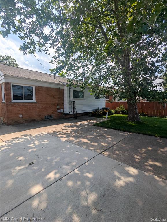 431 Deering Street, Garden City, MI — Photo 21