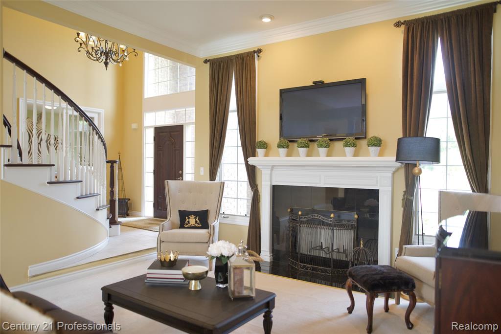 916 Majestic - Photo 2