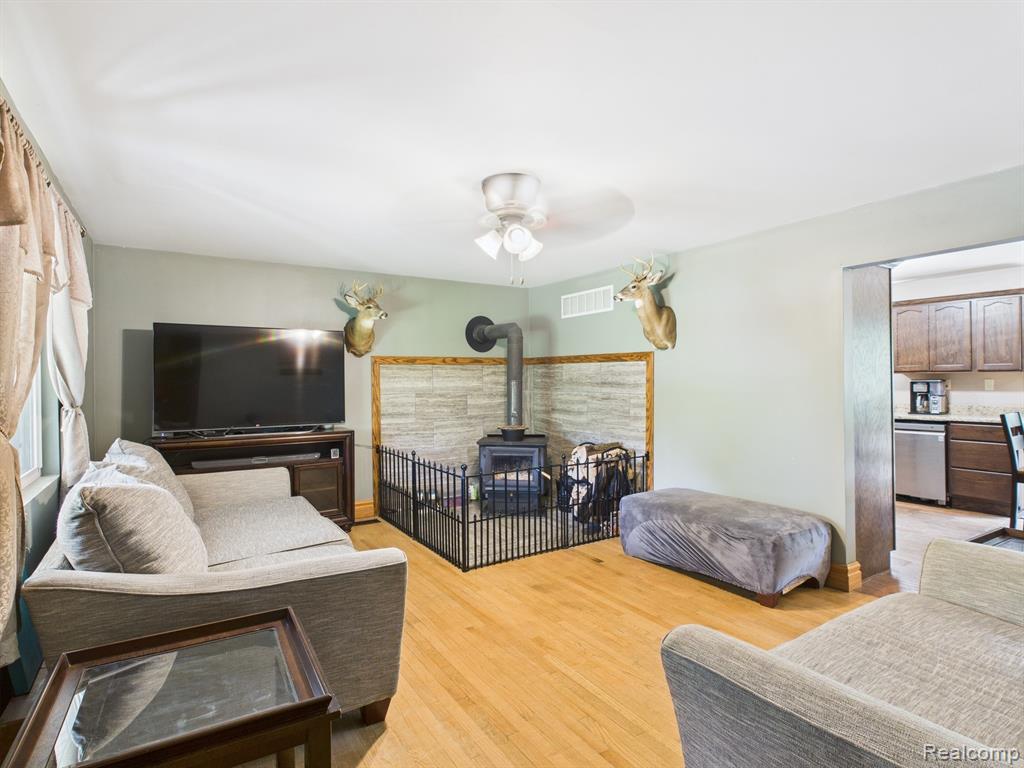 193 MILLER LAKE Road, Columbiaville, MI 48421 — Photo 4