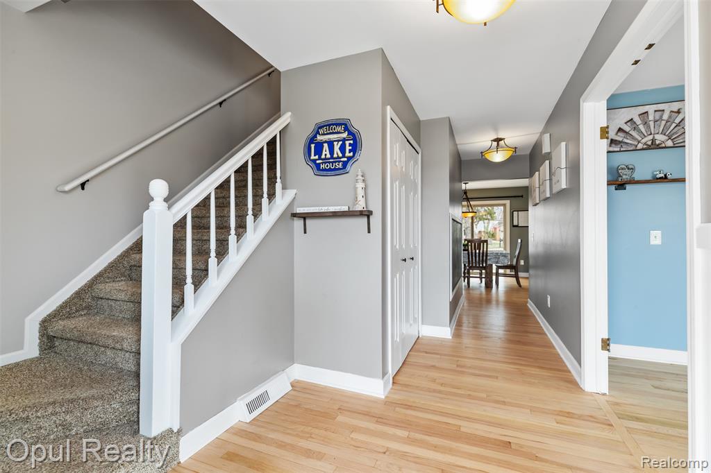 4748 Ravinewood Drive, Commerce Twp, MI 48382 — Photo 5