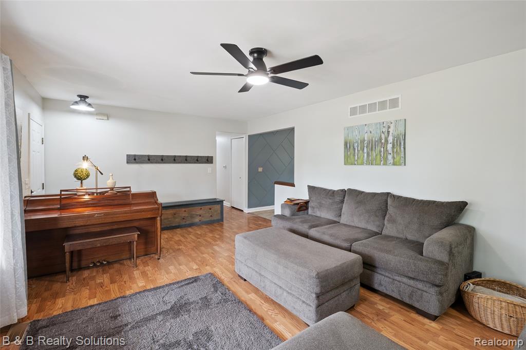 54675 Romeo Plank Road, Macomb, MI 48042 — Photo 10