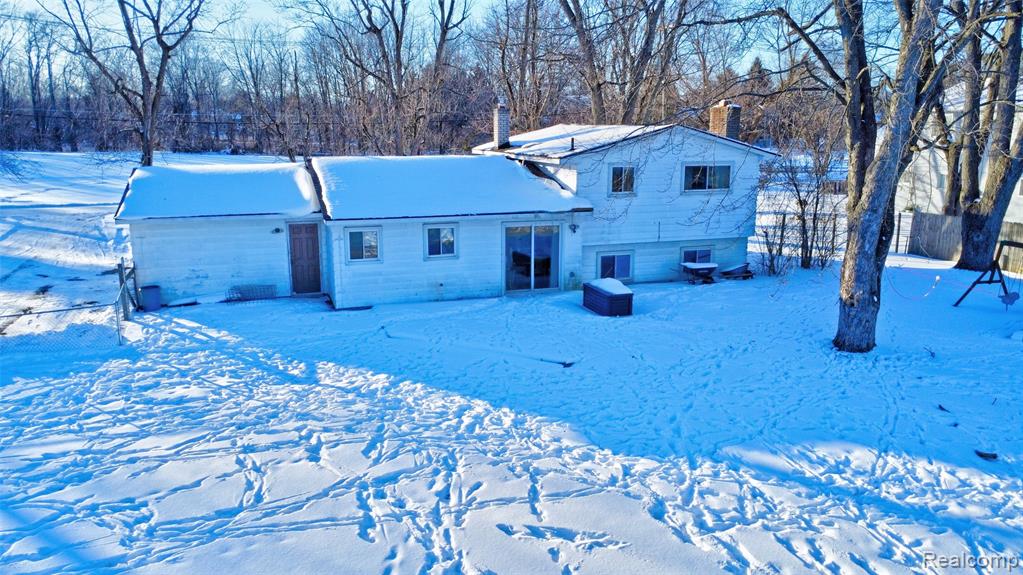 4380 Baza, Leonard, MI 48367 — Photo 3
