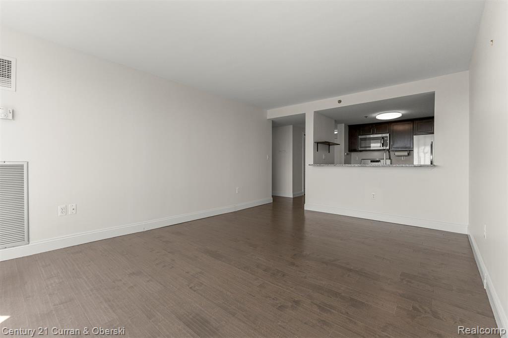 250 E Harbortown Drive, 708, Detroit, MI 48207 — Photo 9