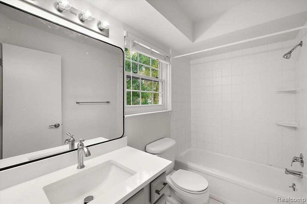 1000 Trailwood Path, Bloomfield Hills, MI 48301 — Photo 31