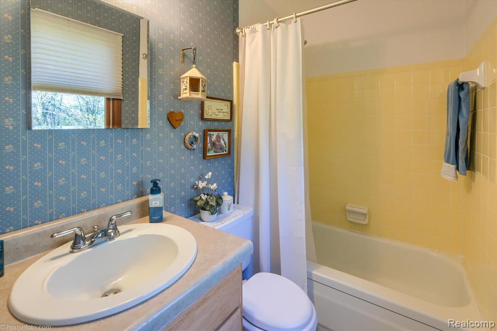 2676 Porcupine Trail, Lapeer, MI 48446 — Photo 40