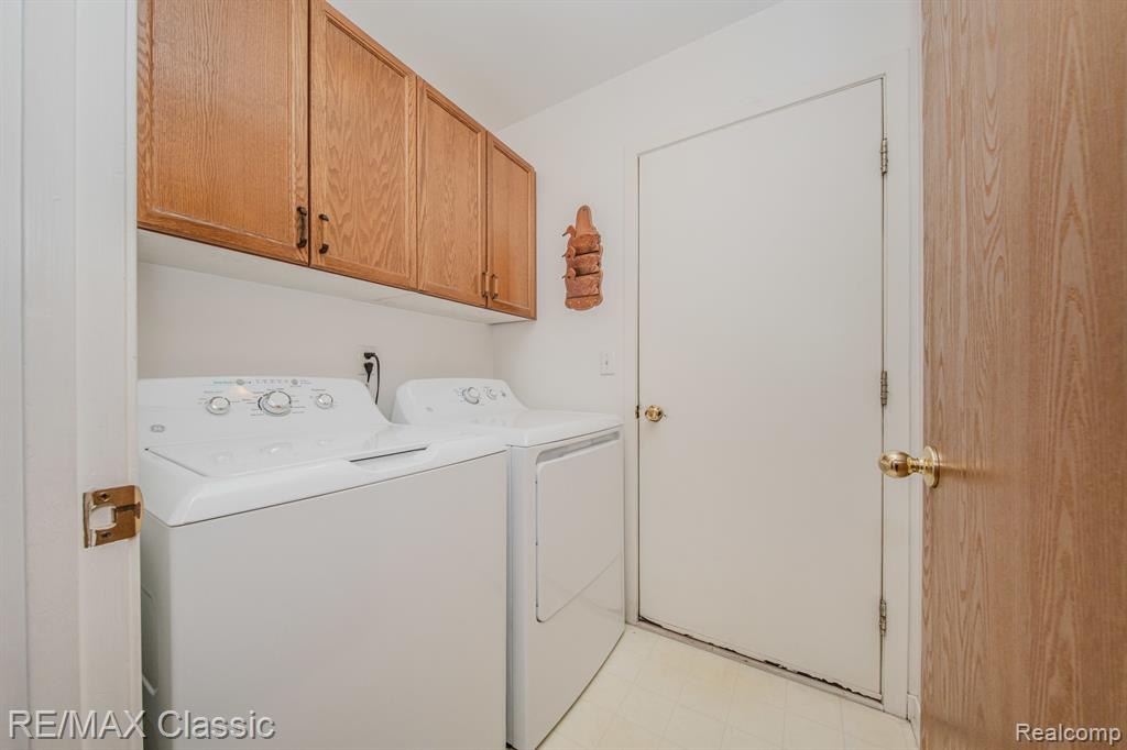 514 WINWOOD Circle, Walled Lake, MI 48390 — Photo 11