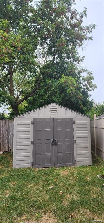210 N PRINCESS Drive W, Canton, MI 48188 — Photo 8