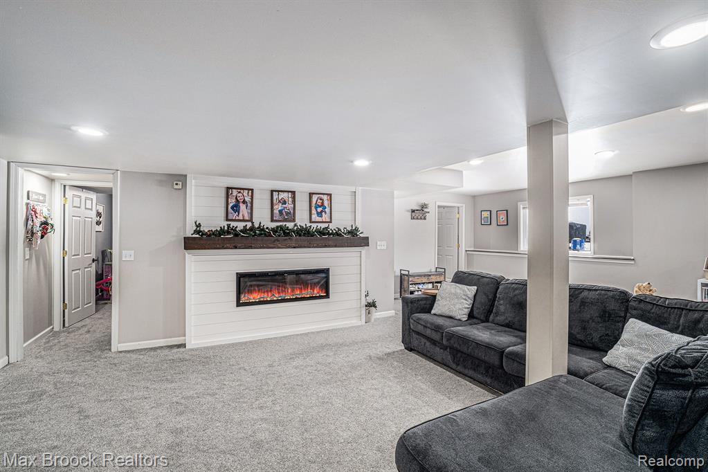 11412 Delmar Drive, Fenton, MI 48430 — Photo 18