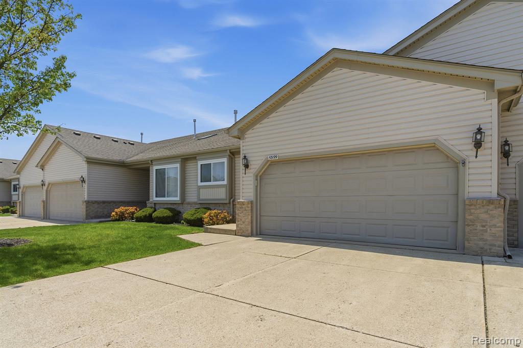 53199 Pineridge Drive, New Baltimore, MI — Photo 2