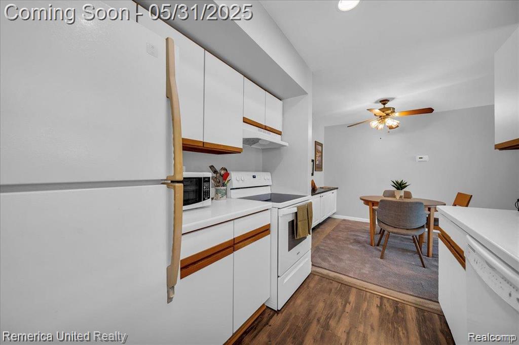 39725 Village Wood Lane, 39, Novi, MI — Photo 18