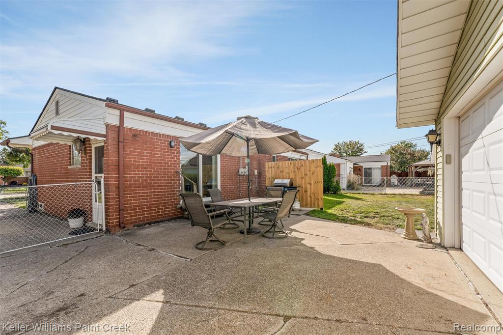 8273 Independence Drive, Sterling Heights, MI 48313 — Photo 29