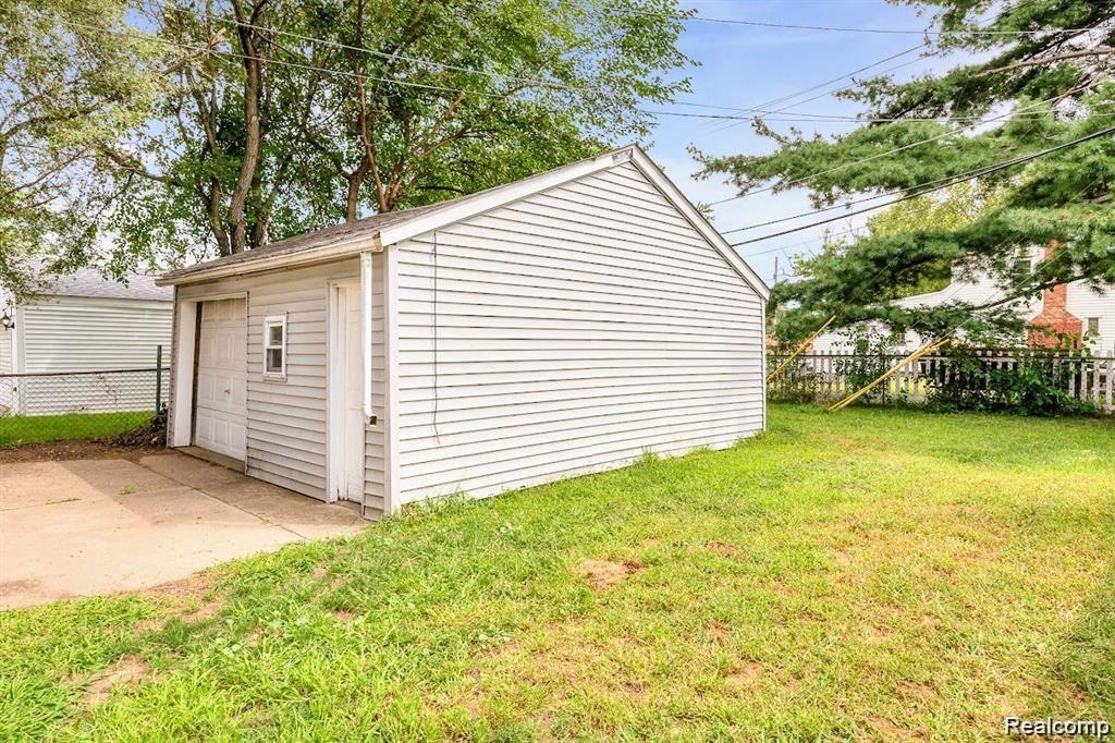 8676 Robindale Avenue, Dearborn Heights, MI 48127 — Photo 11