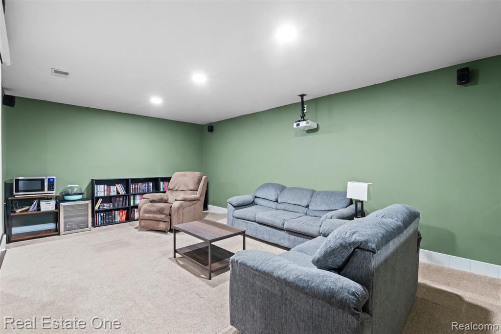 8586 Cass River Drive, Fowlerville, MI 48836 — Photo 27