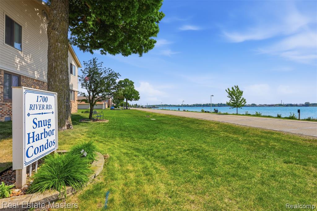 1700 River Road, 8, Marysville, MI 48040 — Photo 5