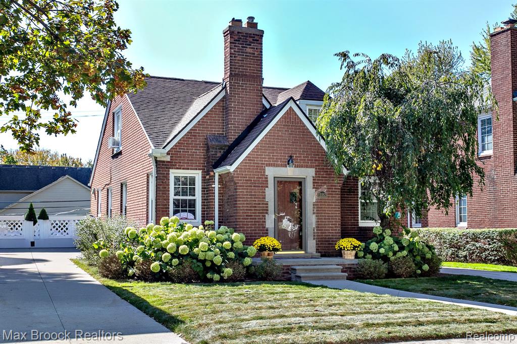 13353 Sherwood Drive, Huntington Woods, MI — Photo 2