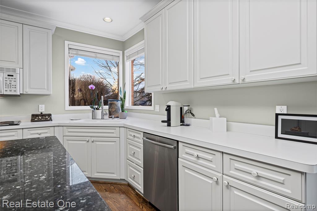 5087 Village Place Court, West Bloomfield, MI — Photo 13
