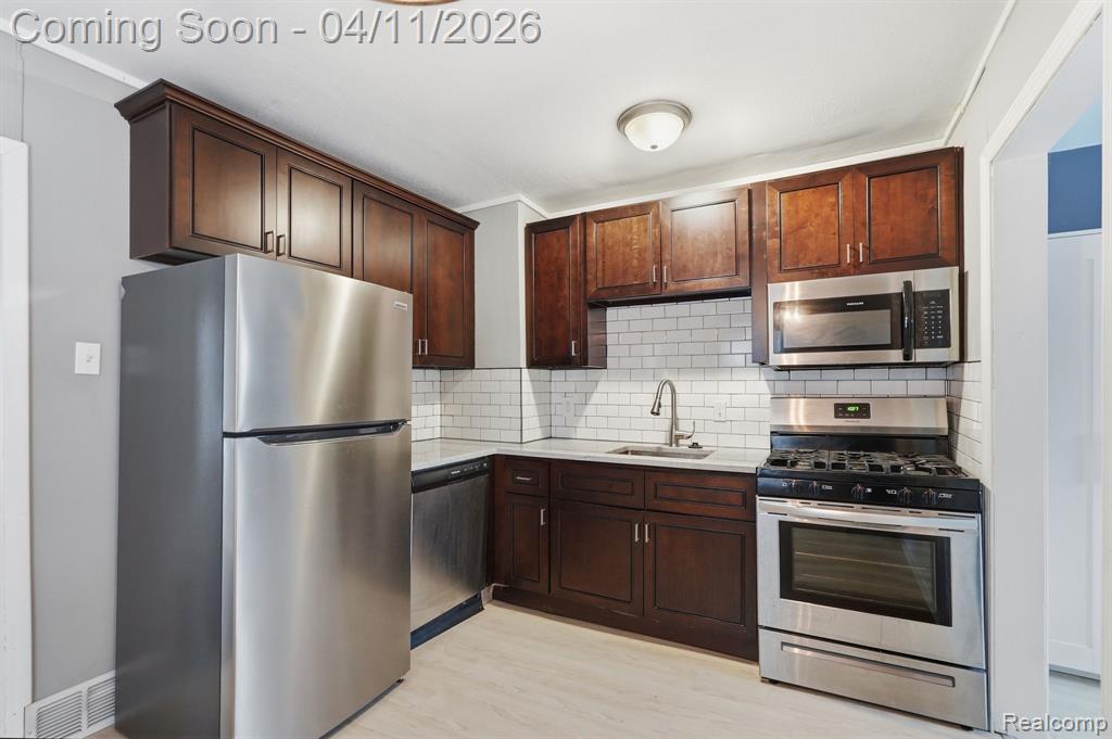 23360 Battelle Avenue, Hazel Park, MI 48030 — Photo 9