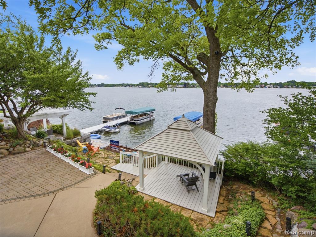 12224 Mantawauka Drive, Fenton, MI 48430 — Photo 73