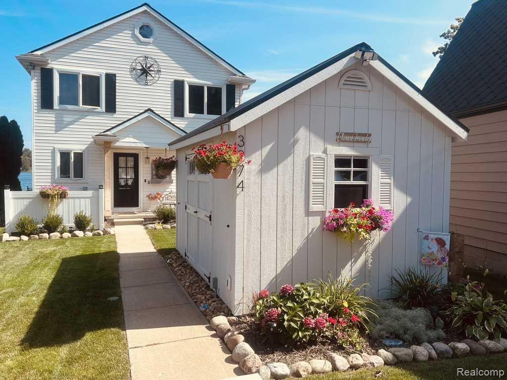 3274 Lakeview Drive, Highland, MI 48356 — front exterior