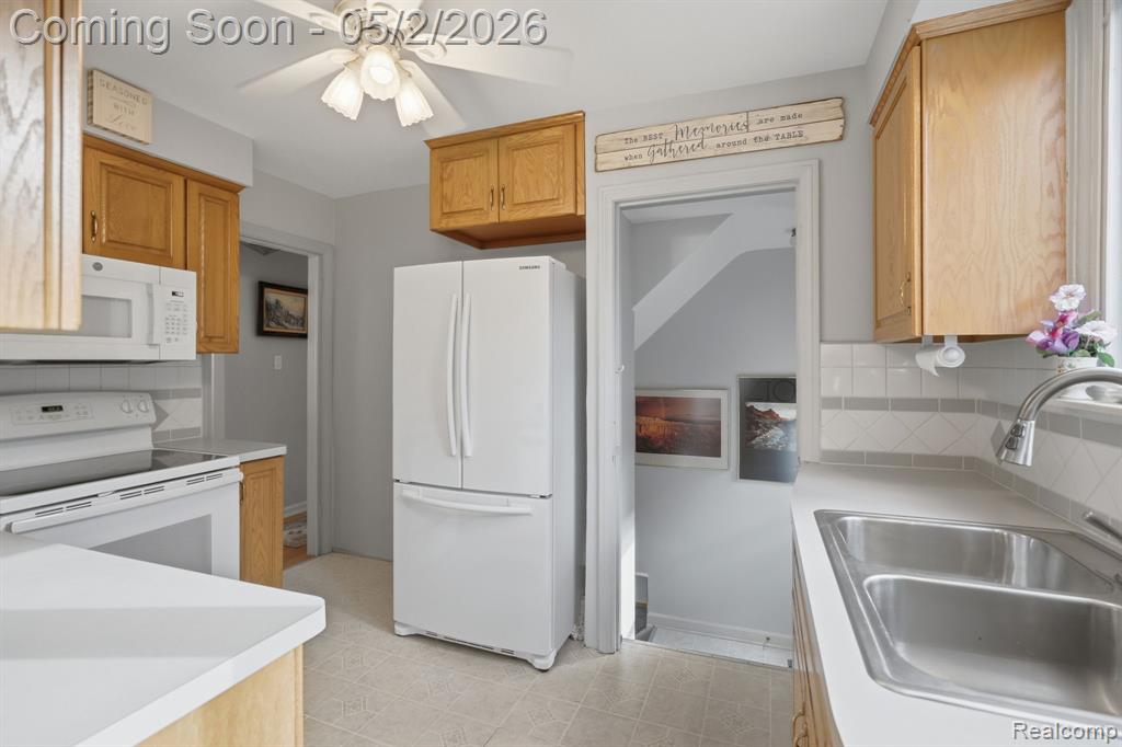 1857 Roslyn Road, Grosse Pointe Woods, MI 48236 — Photo 9